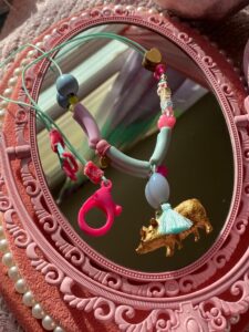 Animalitos Necklaces. Cute, fun and soft combination between mint green, lavander,golden pig, and some touches of pink. delicate silk thread with pink velvet at the ends with a special paste brooch. size: 12 in. 